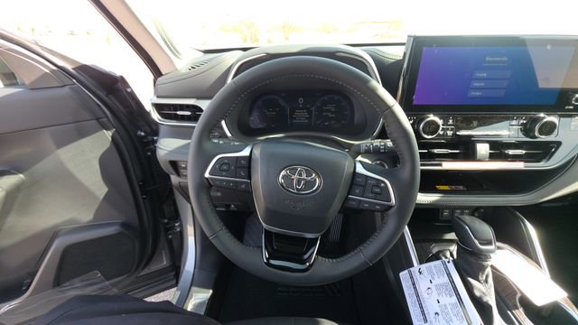 New 2026 Toyota Highlander Platinum AWD/4WD image 25