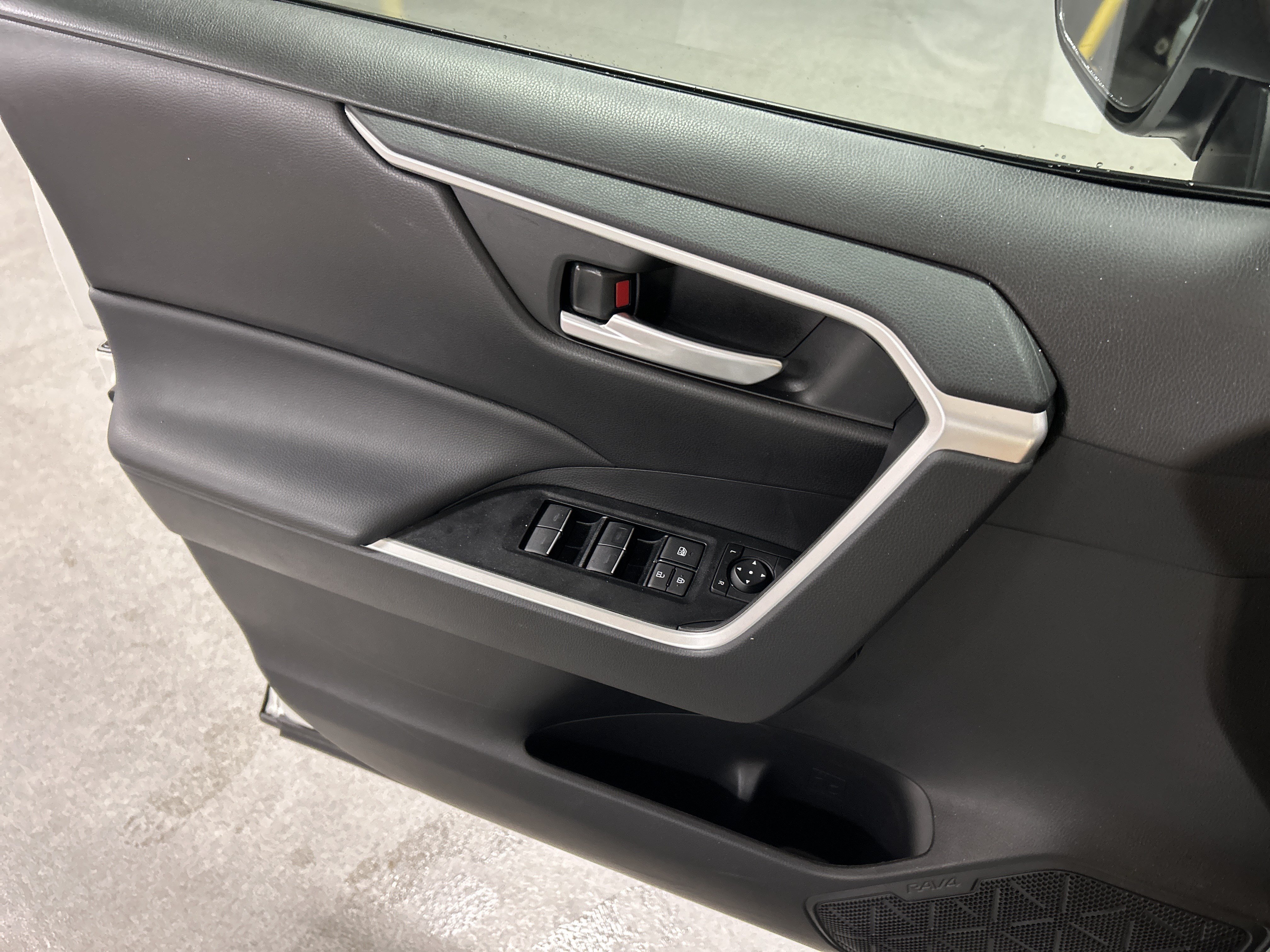 Certified 2025 Toyota RAV4 XLE w/ Convenience Package FWD image 14