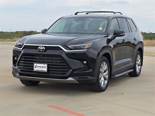 Used 2025 Toyota Grand Highlander AWD image 3