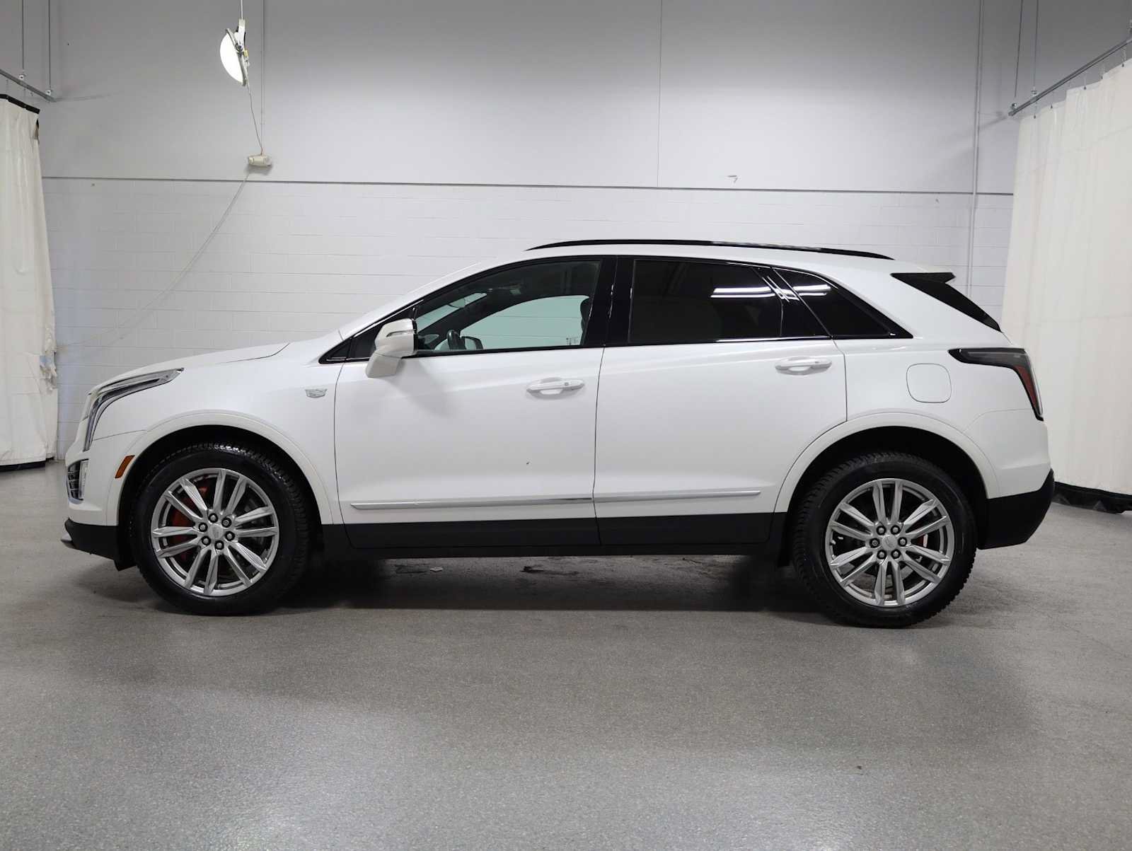 Used 2023 Cadillac XT5 Sportv w/ LPO, Floor Liner Package AWD/4WD image 2