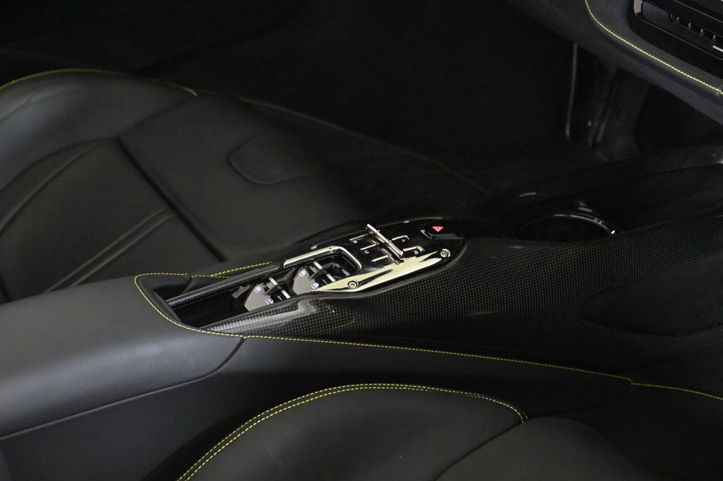 Used 2022 Ferrari SF90 Spider Base image 26