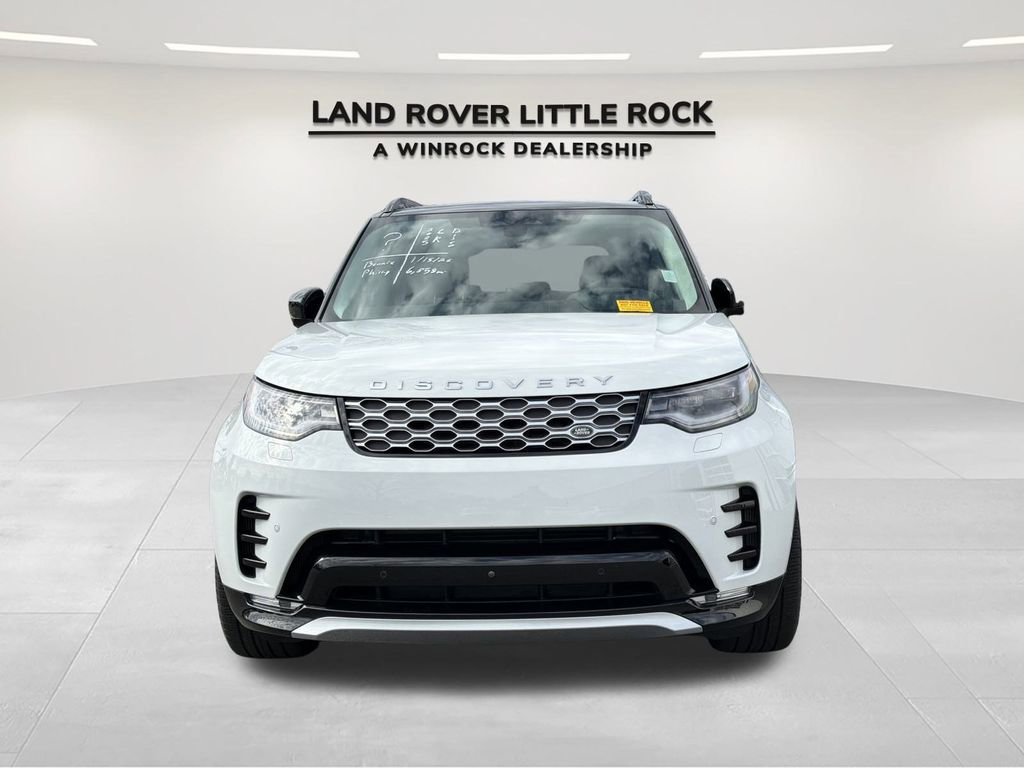 Used 2025 Land Rover Discovery Metropolitan Edition image 2
