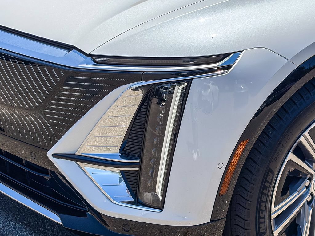 Certified 2024 Cadillac Lyriq Luxury AWD/4WD image 2