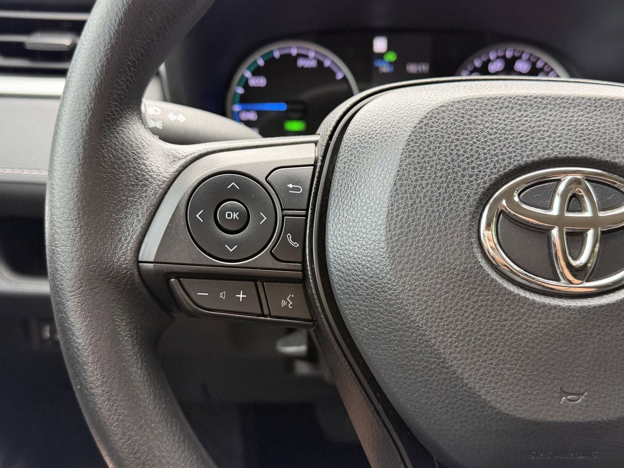 Used 2022 Toyota RAV4 LE AWD/4WD image 15