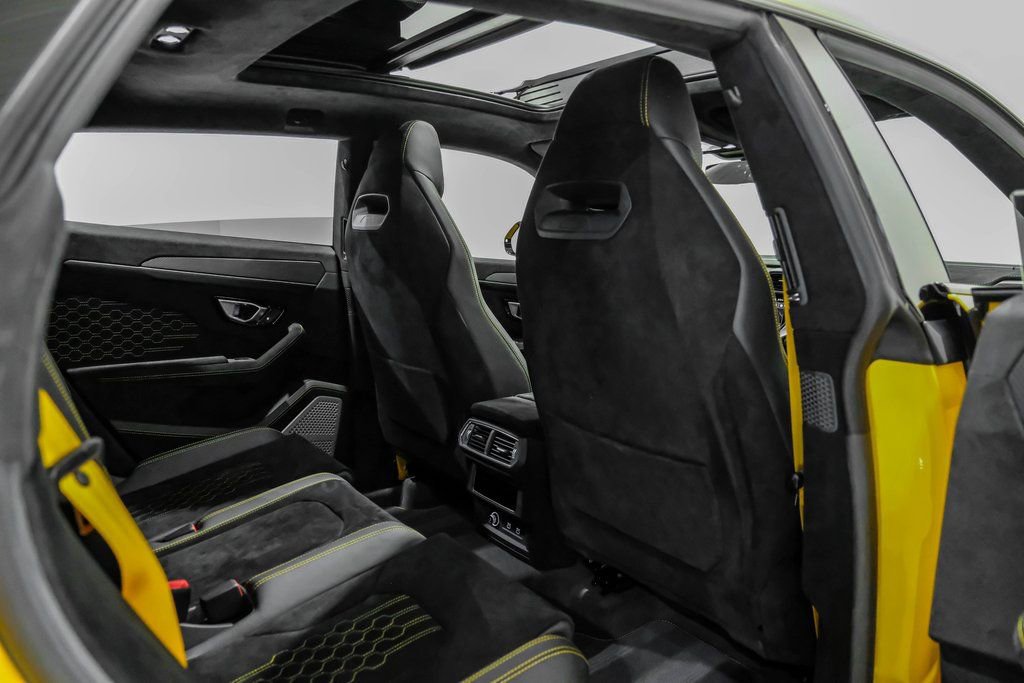 Used 2024 Lamborghini Urus Performante AWD/4WD image 41