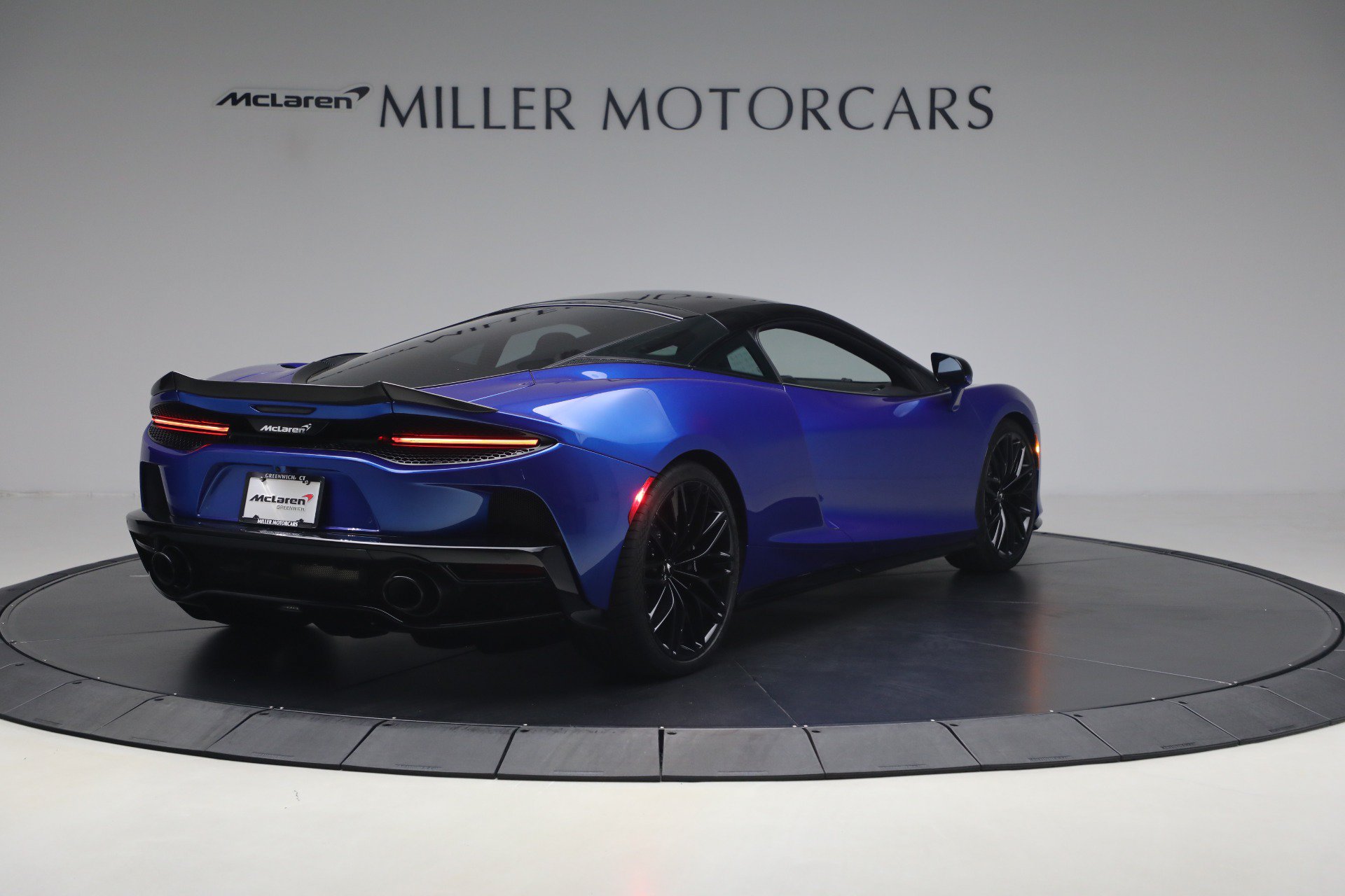 Used 2023 McLaren GT RWD image 7