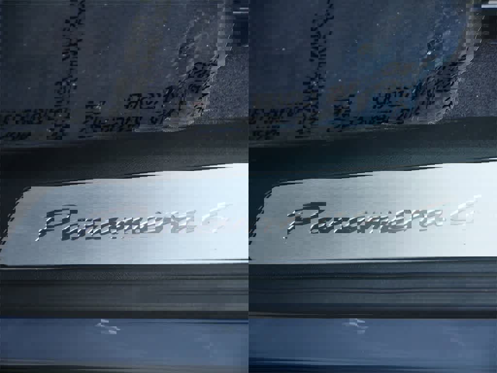 New 2025 Porsche Panamera 4 image 13