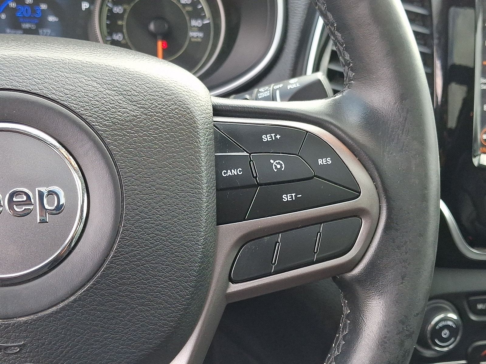 Used 2020 Jeep Cherokee Limited AWD/4WD image 24
