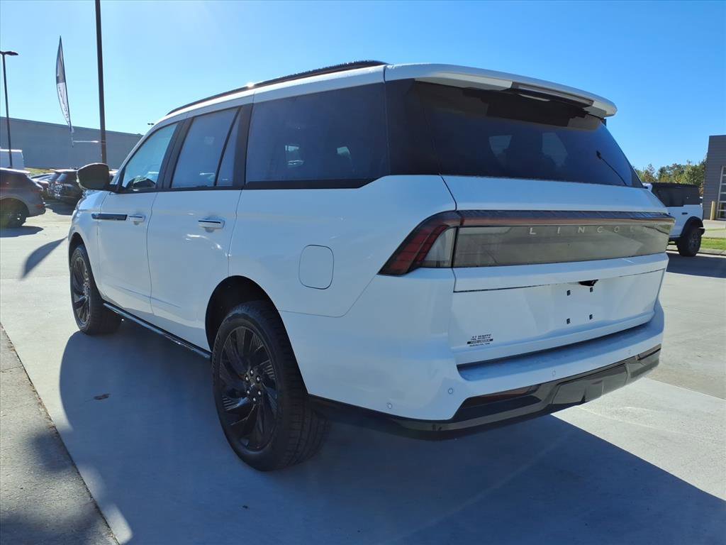 New 2025 Lincoln Navigator Reserve image 3