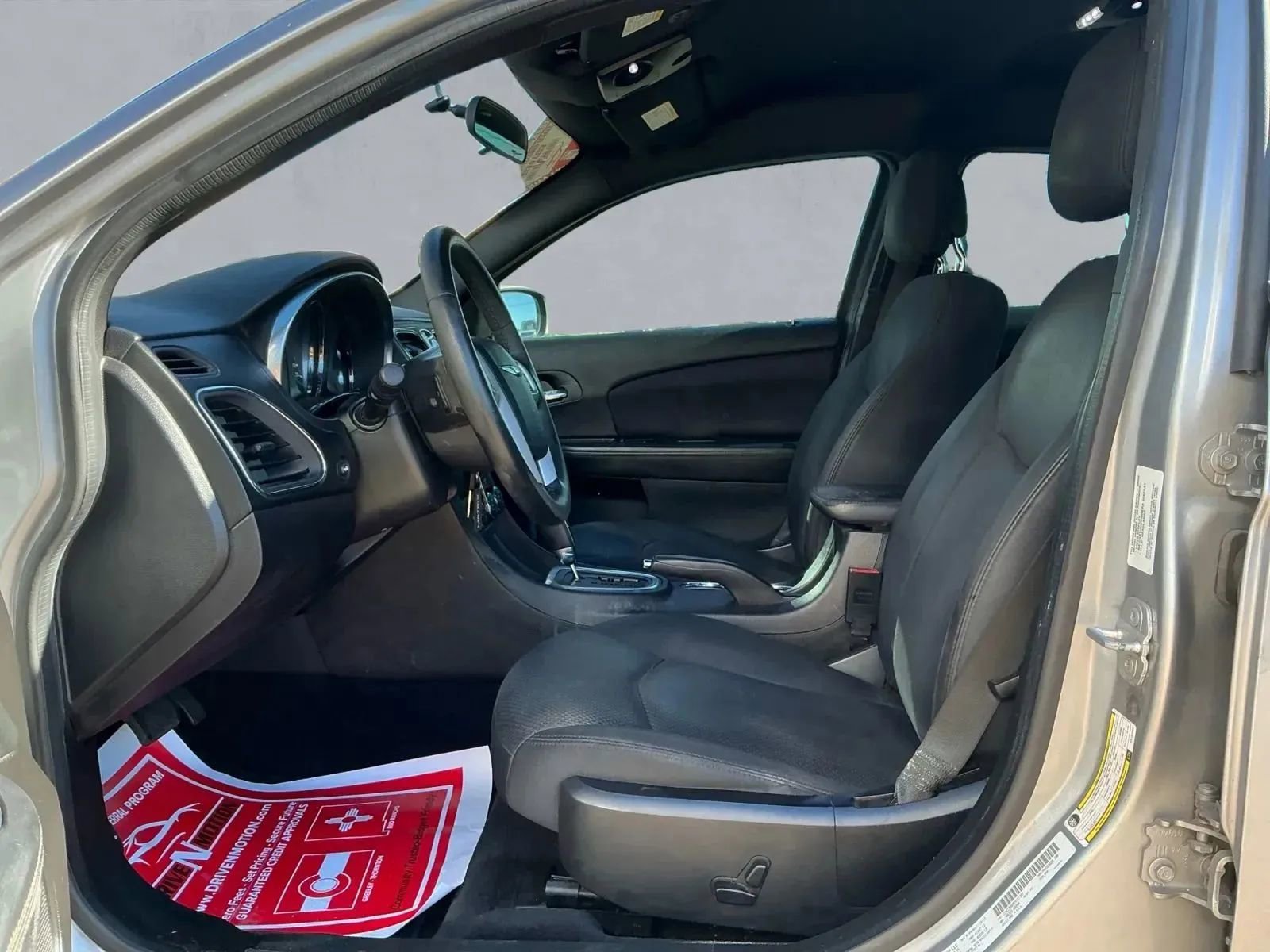 Used 2014 Chrysler 200 Touring image 12