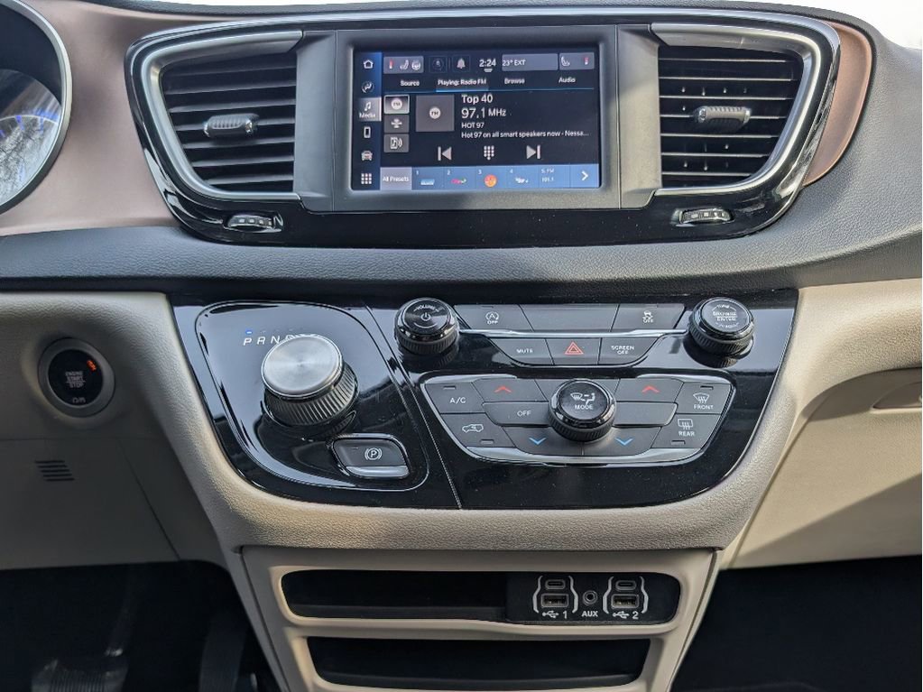 Used 2023 Chrysler Voyager LX image 21