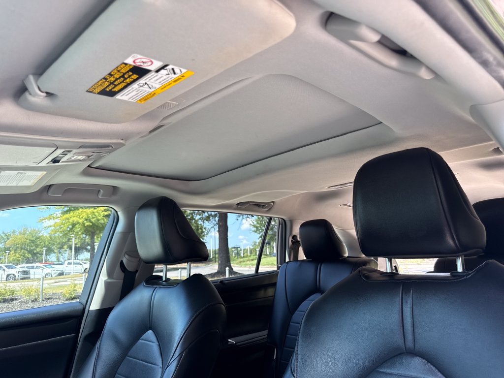 Used 2021 Toyota Highlander XLE AWD/4WD image 30