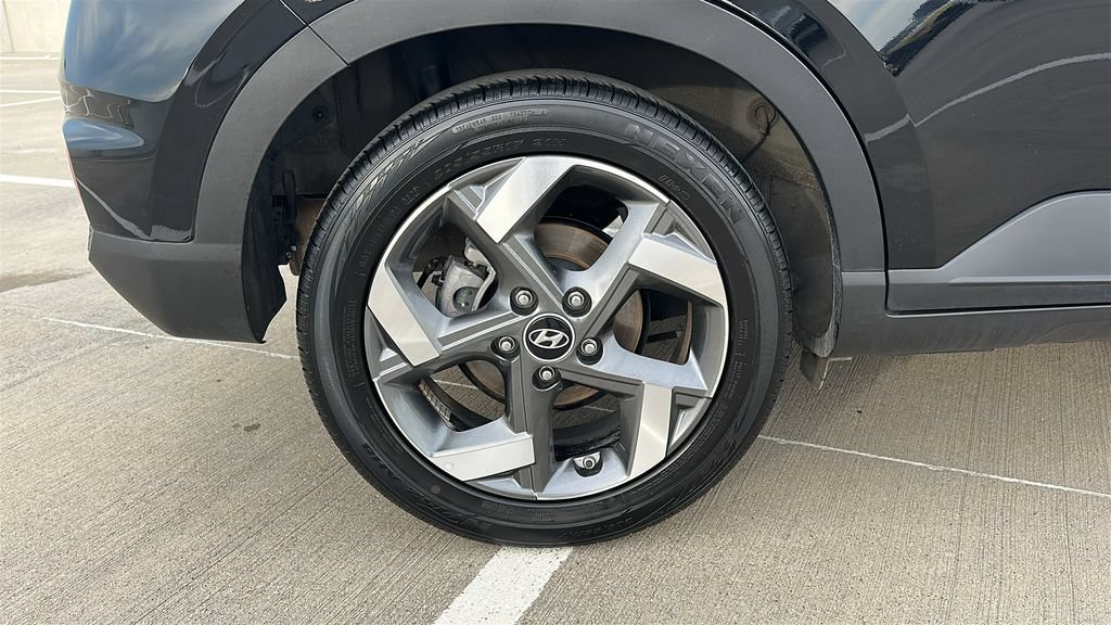 Used 2025 Hyundai Venue SEL FWD image 17