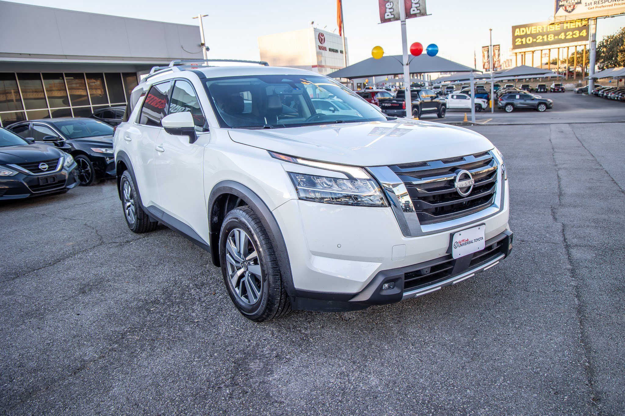 Used 2023 Nissan Pathfinder SL w/ Lighting Package (N92) image 15