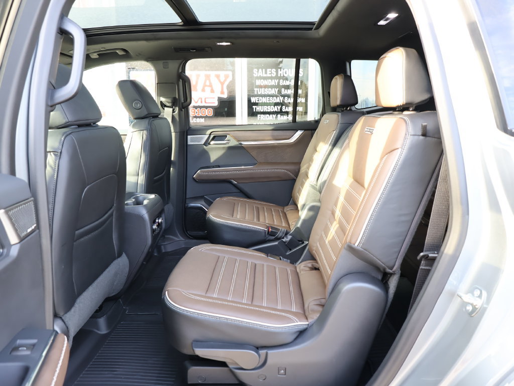New 2027 GMC Acadia Denali Ultimate w/ LPO, Floor Liner Package AWD/4WD image 26