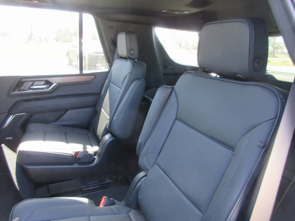 New 2026 GMC Yukon Denali w/ Sun & Power Step Package image 13