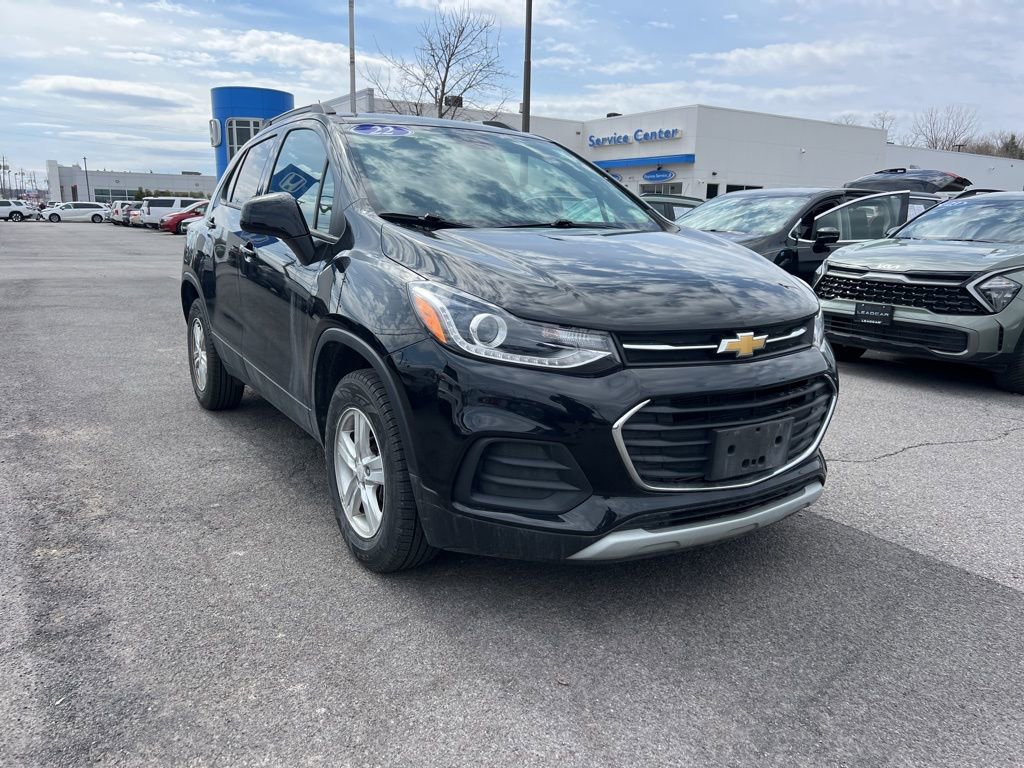 Used 2022 Chevrolet Trax LT w/ LT Convenience Package image 7