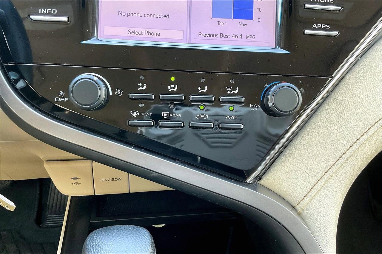 Used 2018 Toyota Camry LE FWD image 17