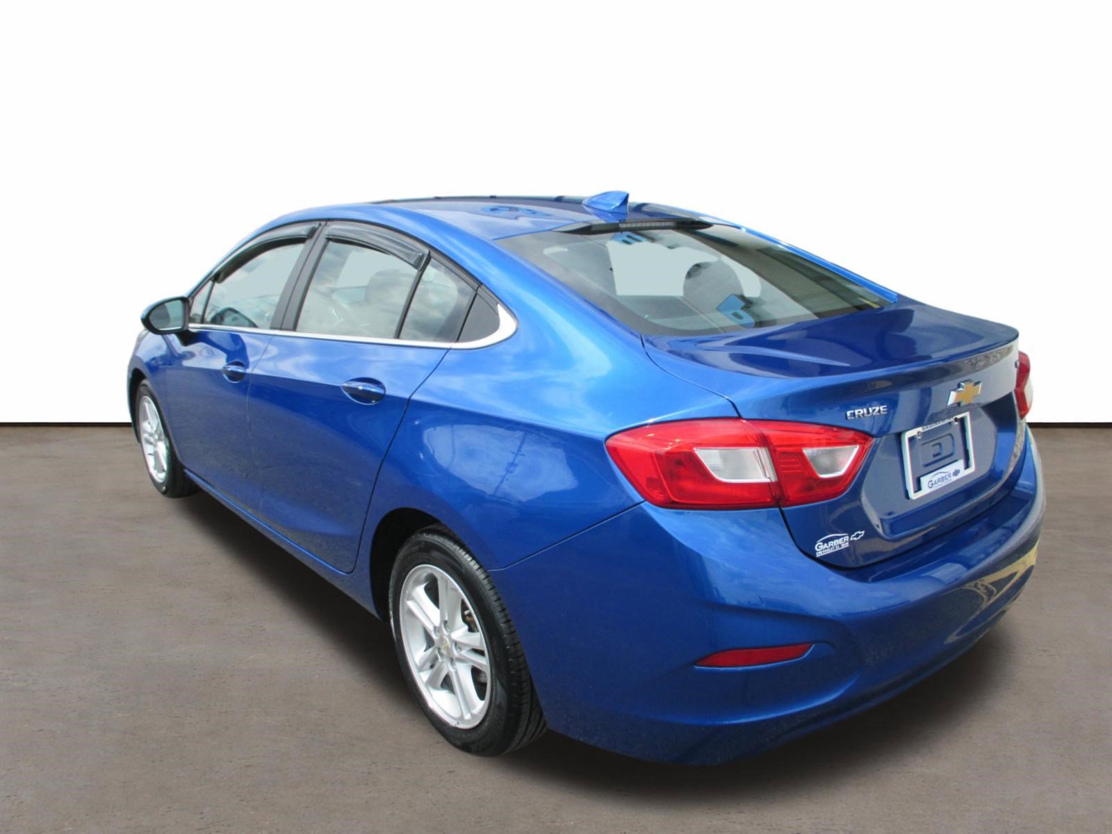 Used 2017 Chevrolet Cruze LT w/ Convenience Package FWD image 3