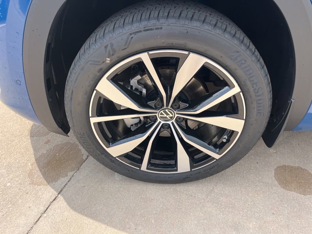 New 2025 Volkswagen Atlas Cross Sport SEL Premium R-Line image 22