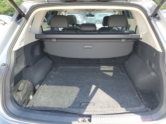 Certified 2024 Volkswagen Tiguan SE w/ Panoramic Sunroof Package AWD/4WD image 9