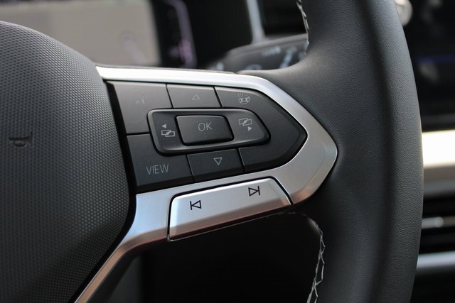 New 2025 Volkswagen Taos SEL image 11