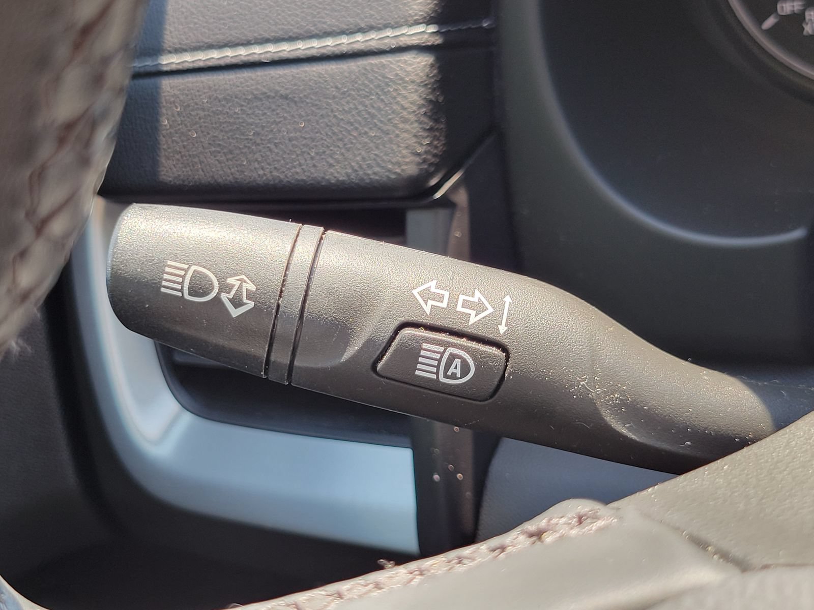 Used 2023 GMC Terrain SLT w/ LPO, Floor Liner Package AWD/4WD image 17