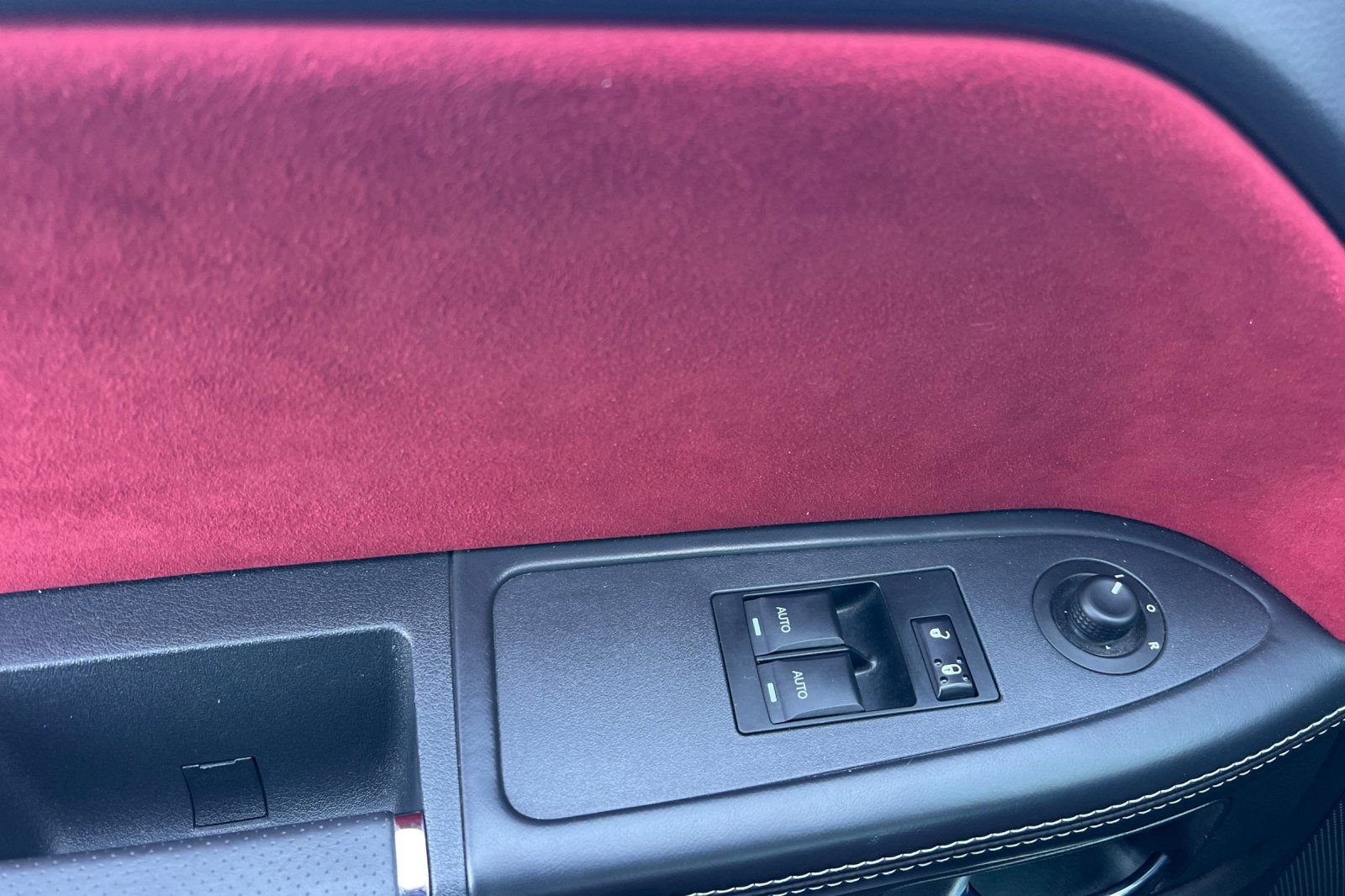 Used 2014 Dodge Challenger SRT8 w/ Harman/Kardon Audio Group RWD image 11