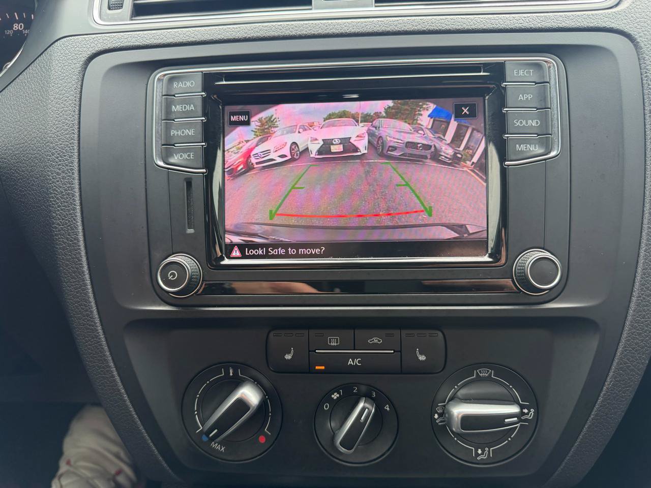 Used 2018 Volkswagen Jetta SE FWD image 18
