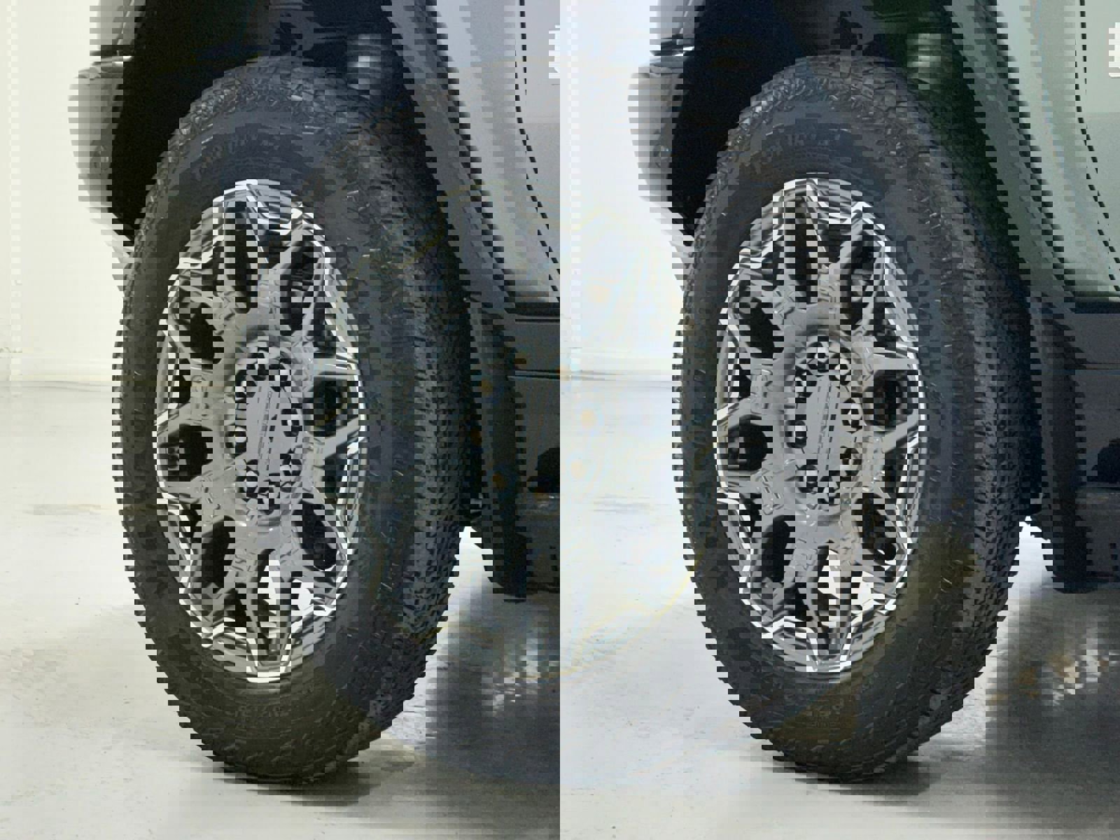 Used 2024 GMC Hummer EV 3X w/ LPO, Cargo Utility Package image 46