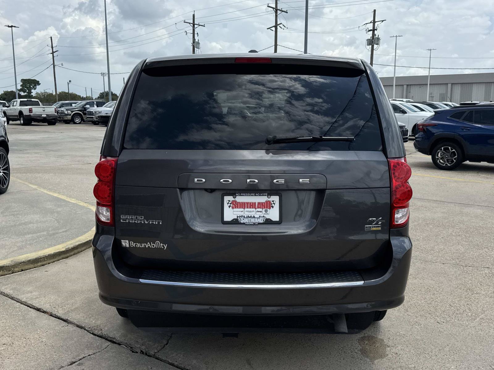 Used 2016 Dodge Grand Caravan R/T w/ Safety Sphere Group FWD image 8