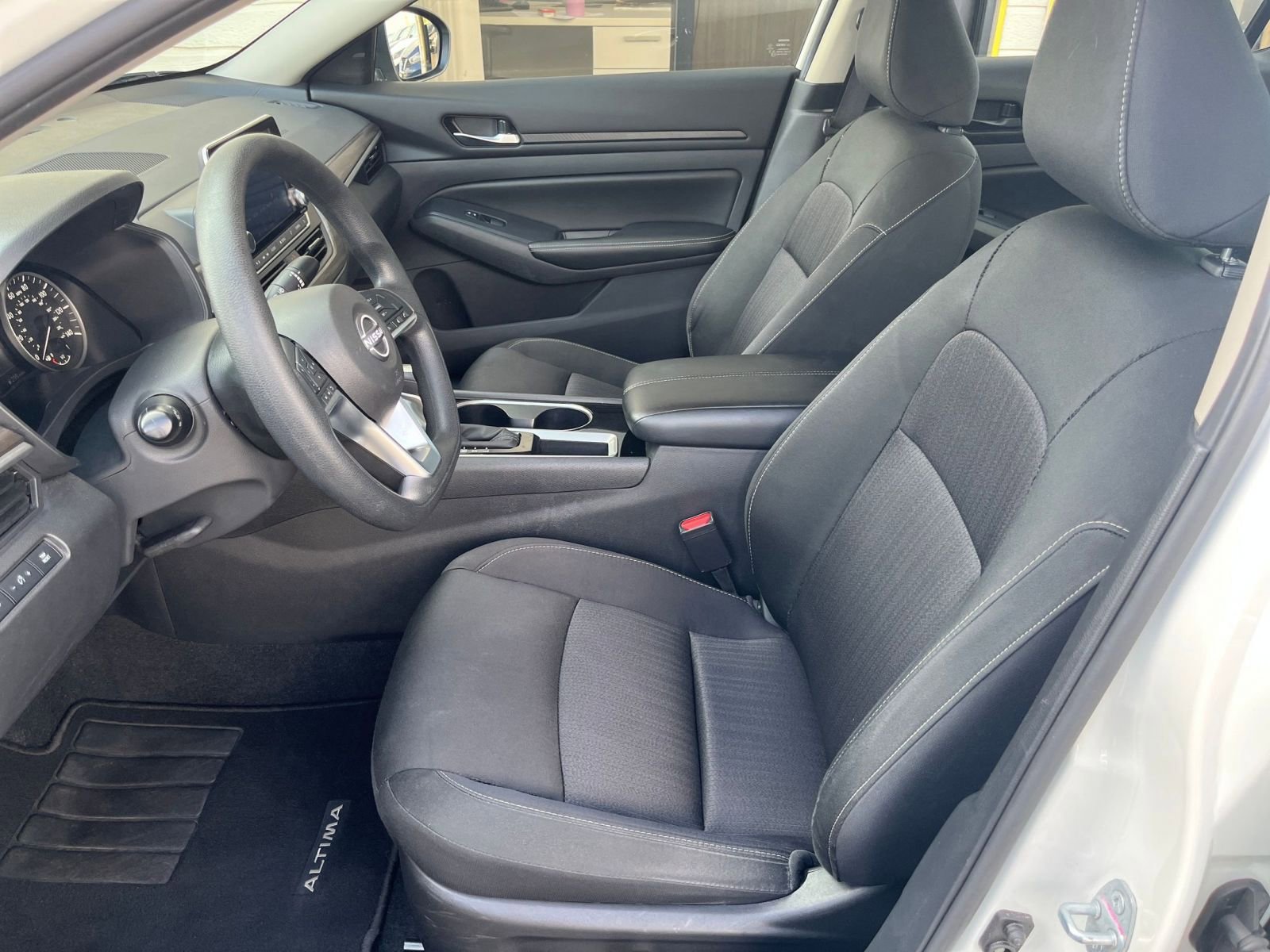 Used 2024 Nissan Altima 2.5 SV image 25