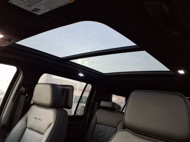 Used 2024 GMC Yukon XL Denali w/ Advanced Technology Package AWD/4WD image 14