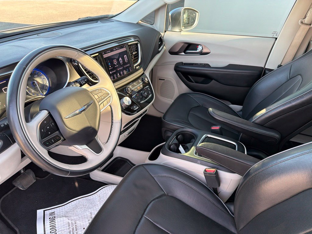 Used 2018 Chrysler Pacifica Limited FWD image 11