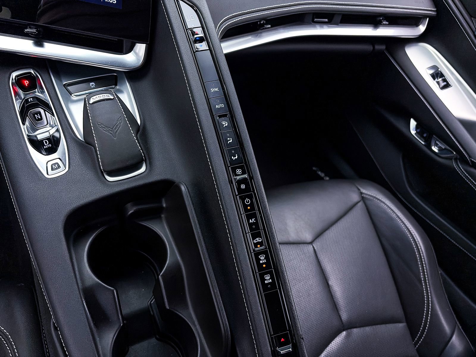 Used 2021 Chevrolet Corvette Stingray Coupe w/ Engine Appearance Package image 29