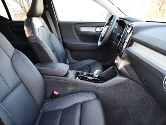 Certified 2025 Volvo XC40 B5 Plus AWD/4WD image 27