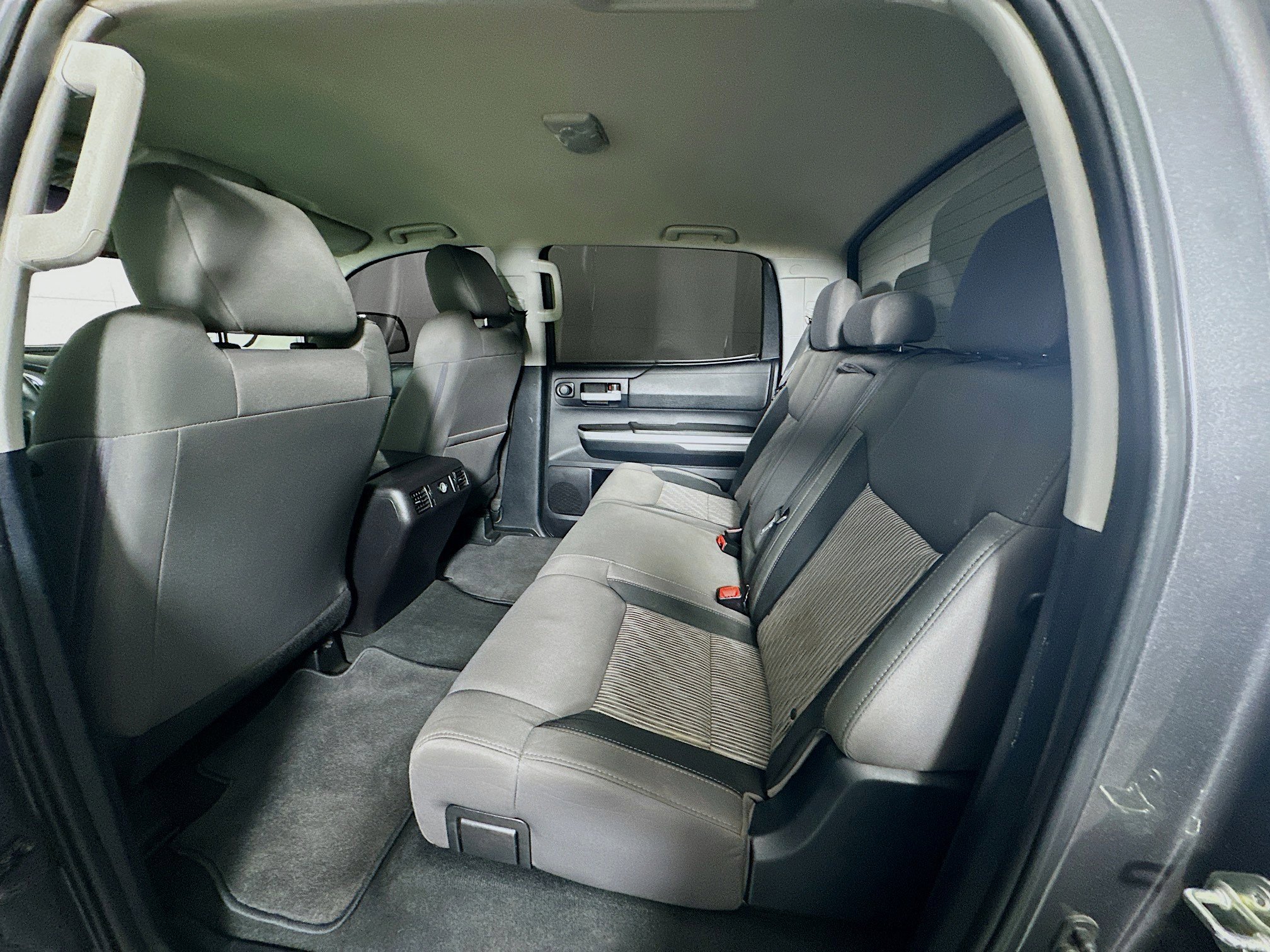 Used 2015 Toyota Tundra SR5 w/ SR5 Upgrade Package image 28