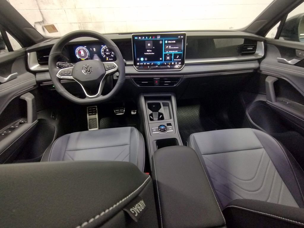 New 2025 Volkswagen Tiguan SE R-Line image 36