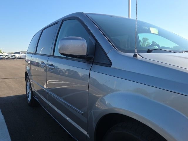 Used 2016 Dodge Grand Caravan SXT FWD image 5