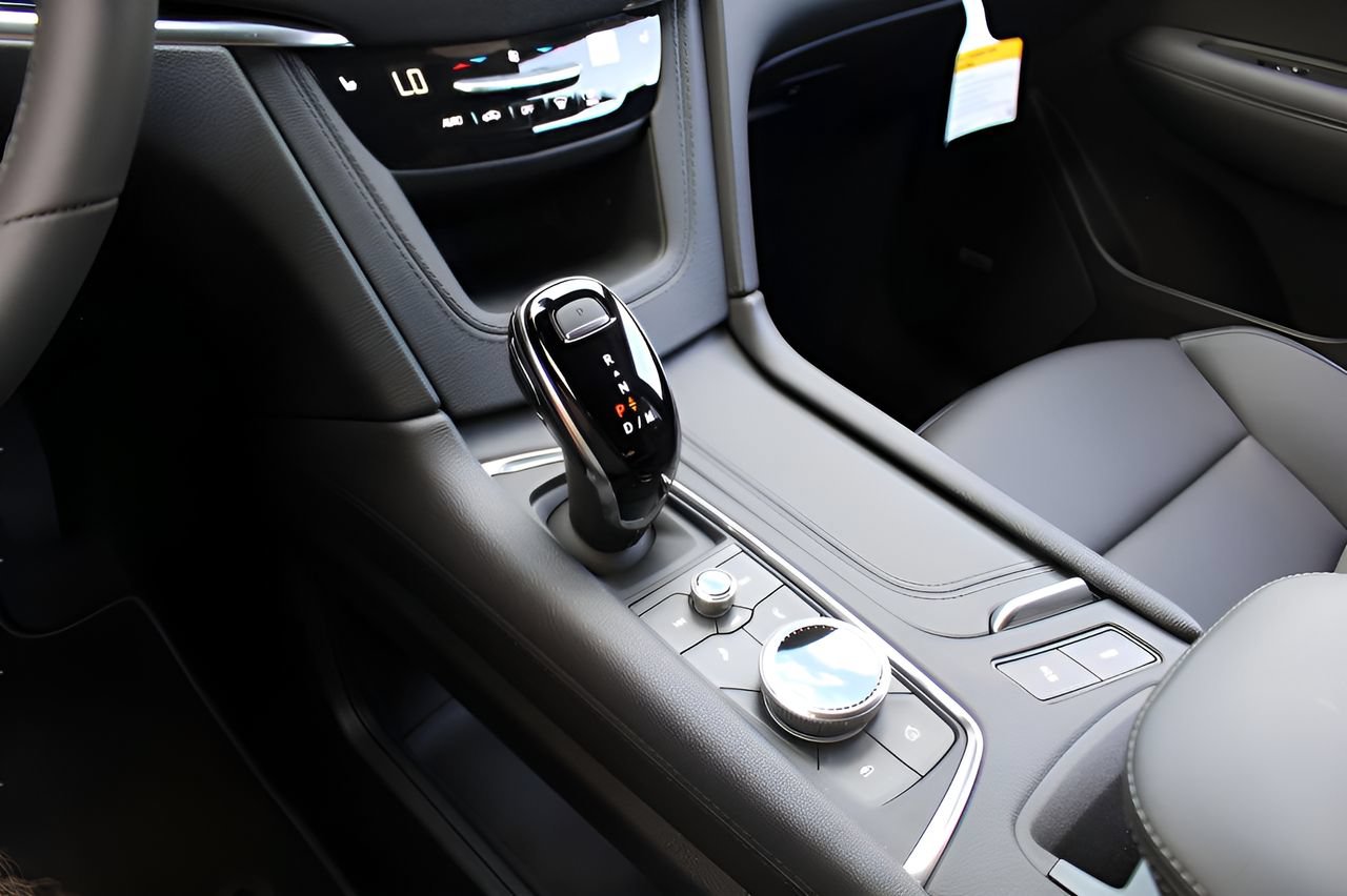 New 2025 Cadillac XT6 Luxury FWD image 24