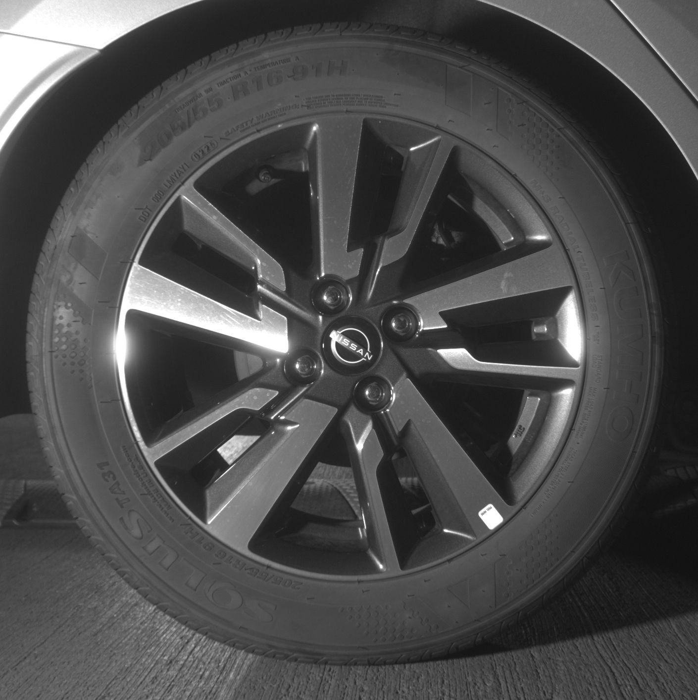 Used 2025 Nissan Versa SV FWD image 15