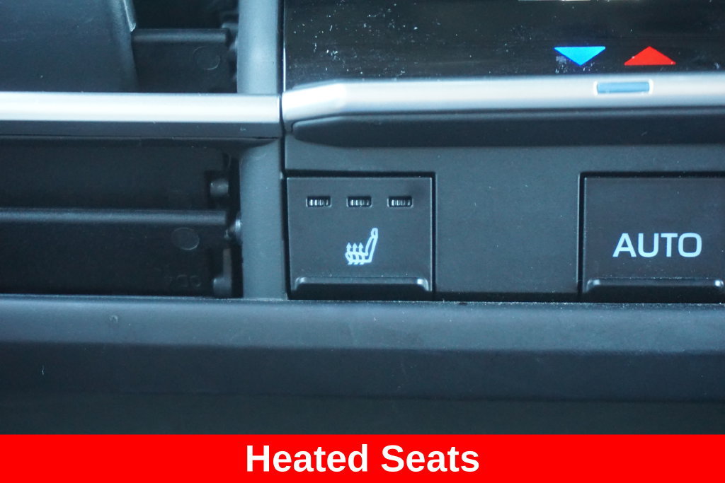 Used 2024 Toyota Sienna XLE FWD image 7
