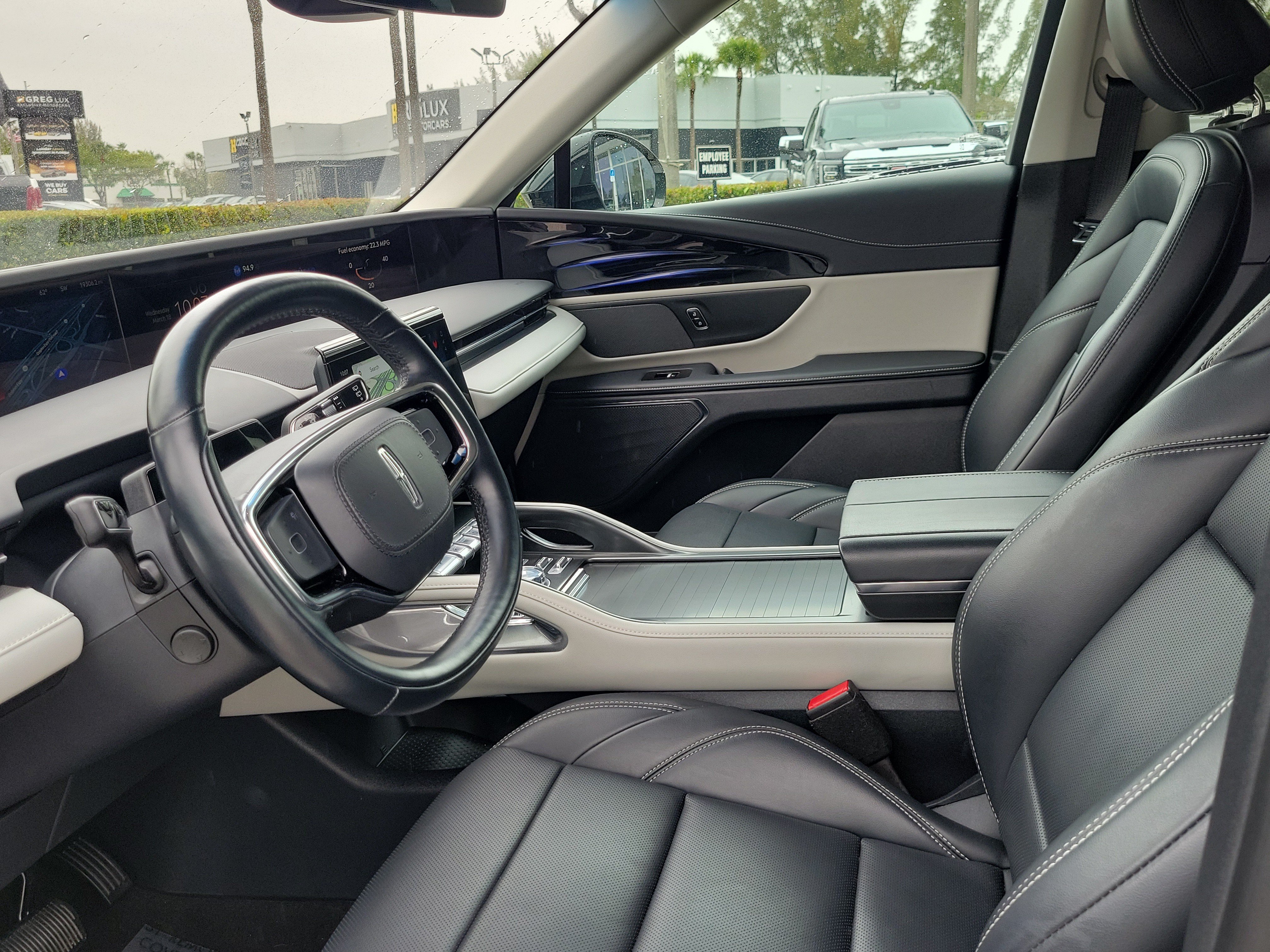 Used 2024 Lincoln Nautilus Premier AWD/4WD image 11