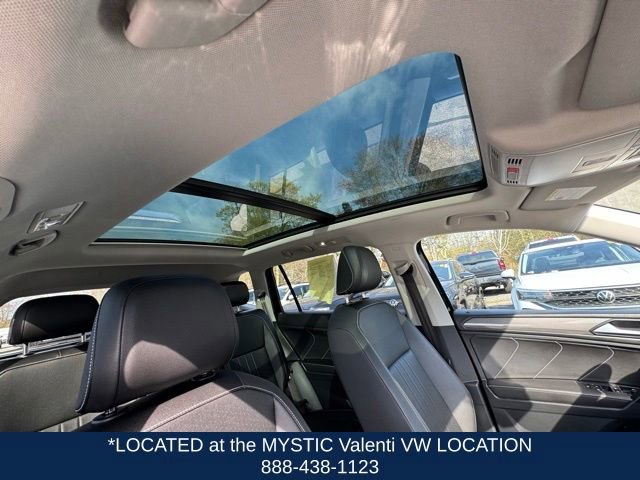 Certified 2022 Volkswagen Tiguan SE w/ Panoramic Sunroof Package AWD/4WD image 28