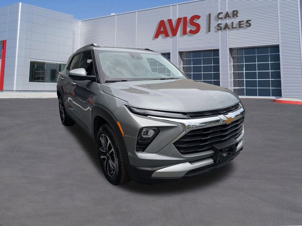 Used 2025 Chevrolet TrailBlazer LT AWD/4WD image 3