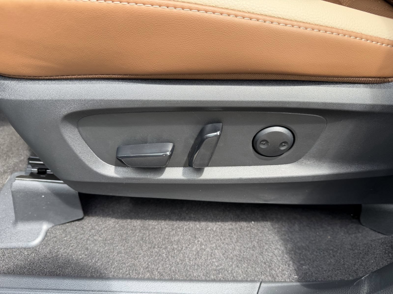 New 2026 Nissan Pathfinder Platinum FWD image 23
