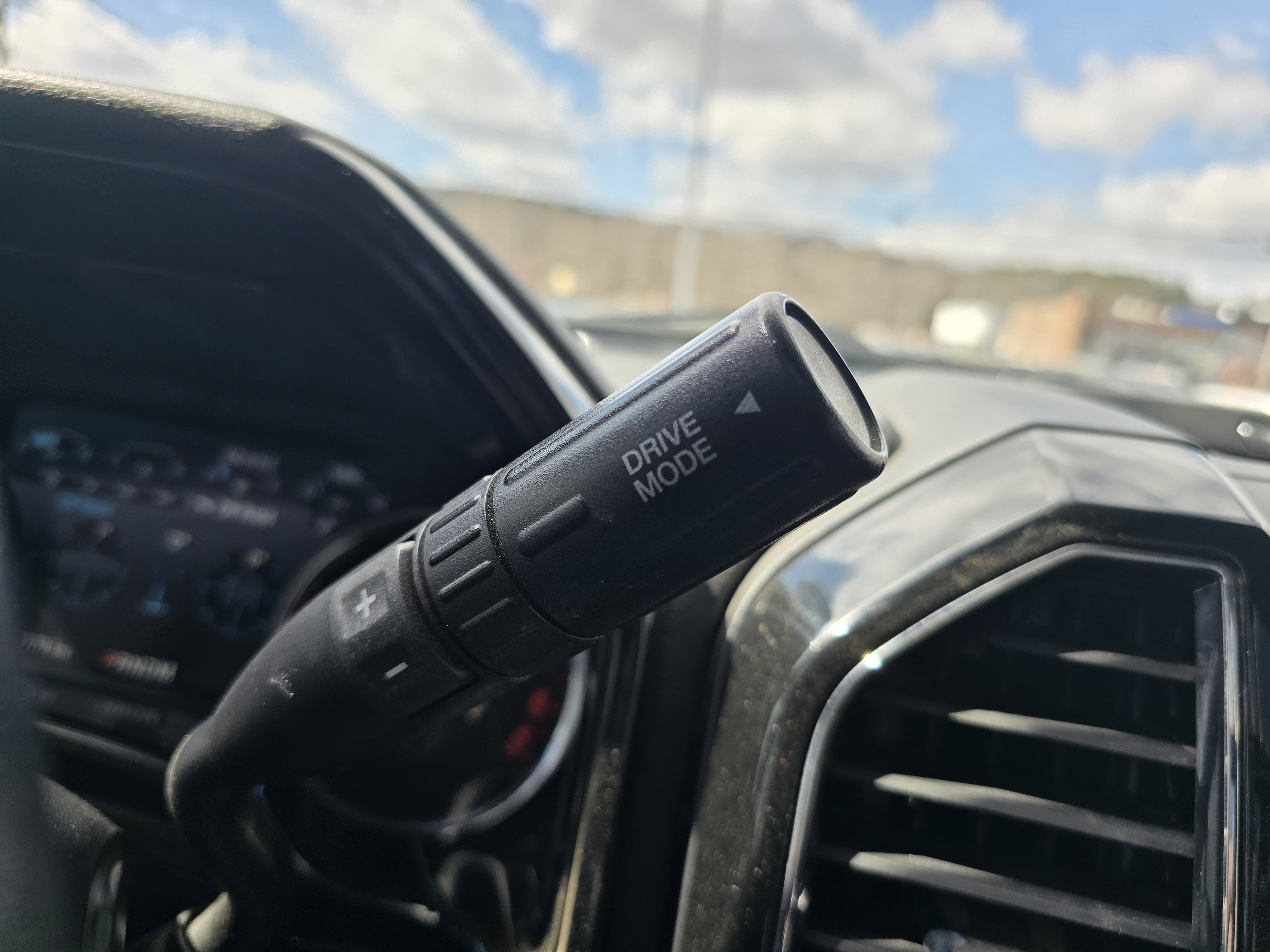 Used 2021 Ford F350 Lariat image 23