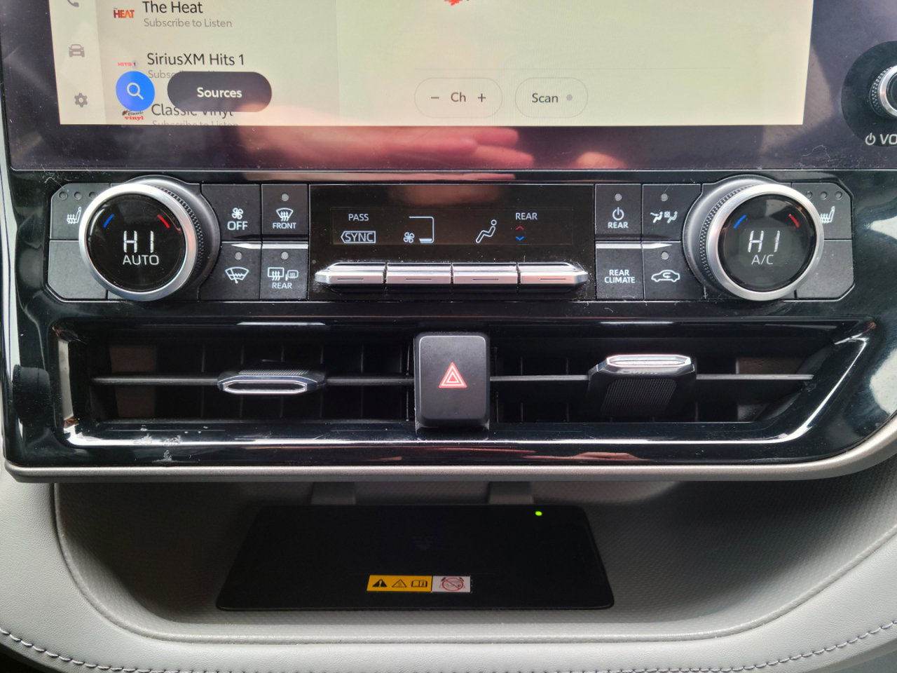 Used 2023 Toyota Highlander XLE image 13