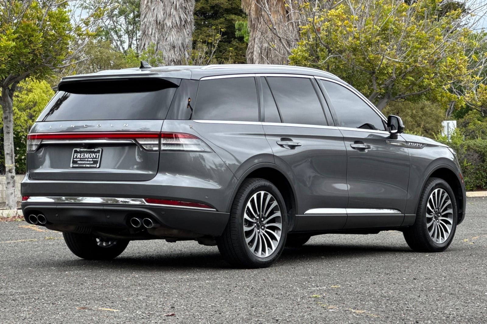 Used 2023 Lincoln Aviator Reserve w/ Equipment Group 201A RWD image 3
