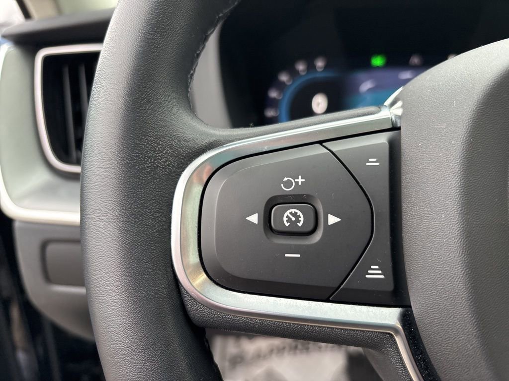Certified 2023 Volvo XC60 B5 Core w/ Climate Package AWD/4WD image 24